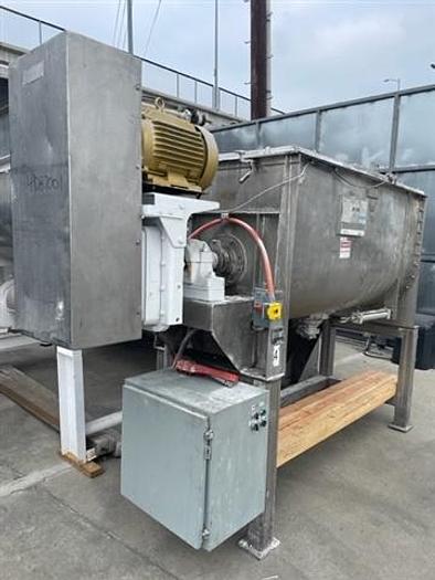 Used 40 CU. FT. J.H. DAY DOUBLE RIBBON BLENDER - S/S - WITH SPRAY SYSTEM