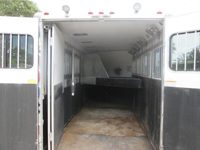 Used 2009 Sundowner 3 Slant Horse Trailer