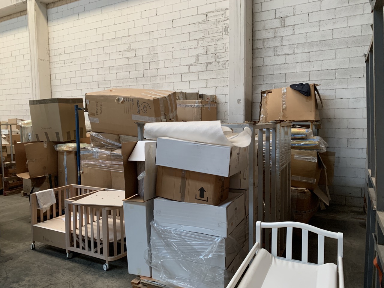 Usato Magazzino completo di una fabbrica di produzione lettini di alta qualità