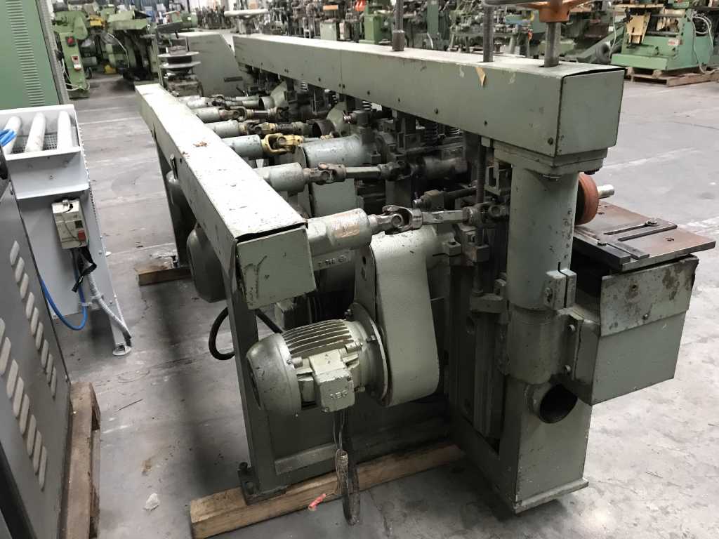 Usato Scorniciatrice marca Gubish attrezzata per pezzi tondi diam. 18mm (completa di utensili per altri diametri di pezzi tondi)