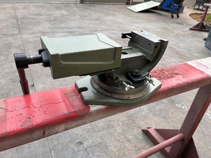 Usato Morsa pari al nuovo inclinabile con base girevole 360°