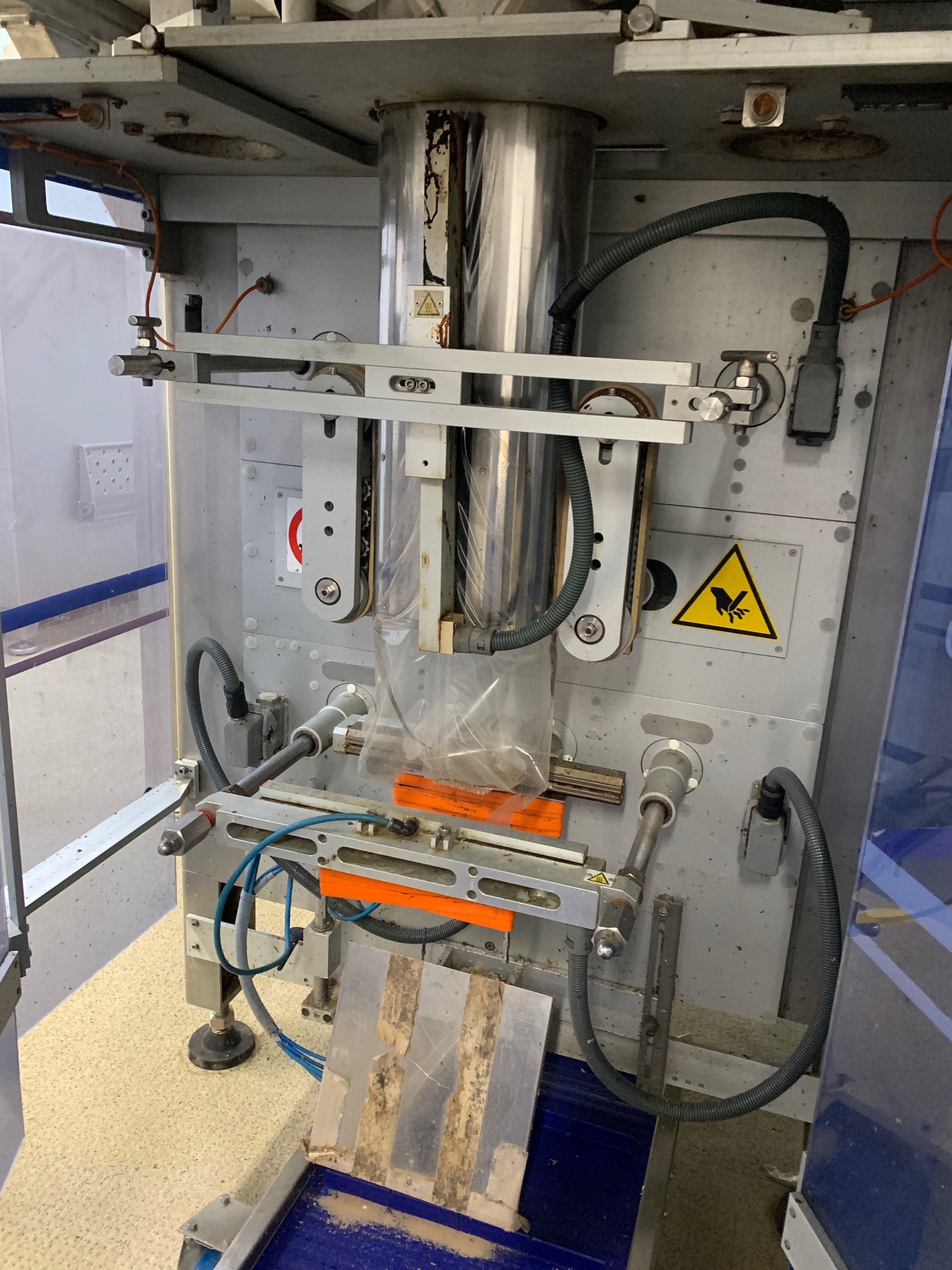 Used Complete Line: Ilapak bagger, Ishida weigher