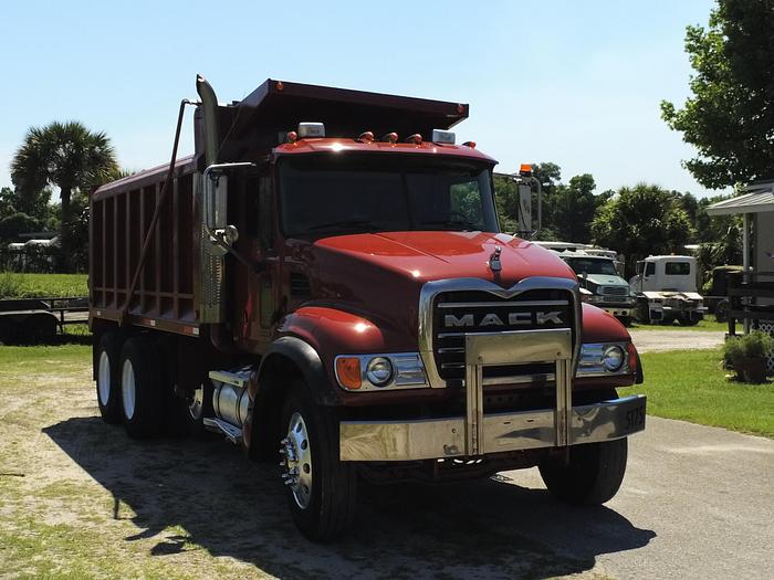 Used 2005 MACK CV713