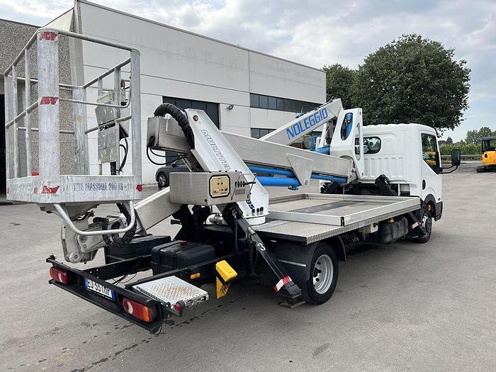 Usato 2011 NISSAN CABSTAR CON PIATTAFORMA MULTITEL HX 195