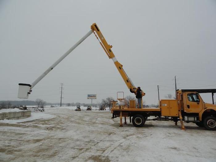 Used 2007 freightliner BUSINESS CLASS M2 106