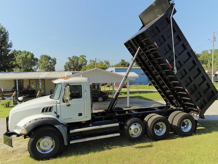 Used 2010 MACK GU 813
