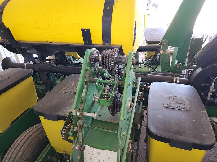 Used 12R30 John Deere 1760 MaxEmerge 2 Corn Planter