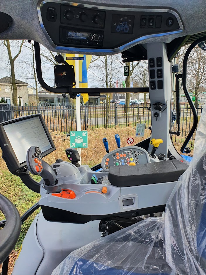 2021 New Holland T5.120 Dynamic Command