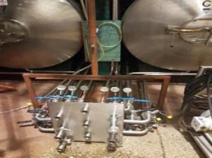 Used Used 11000L / 2900Gal storage tanks