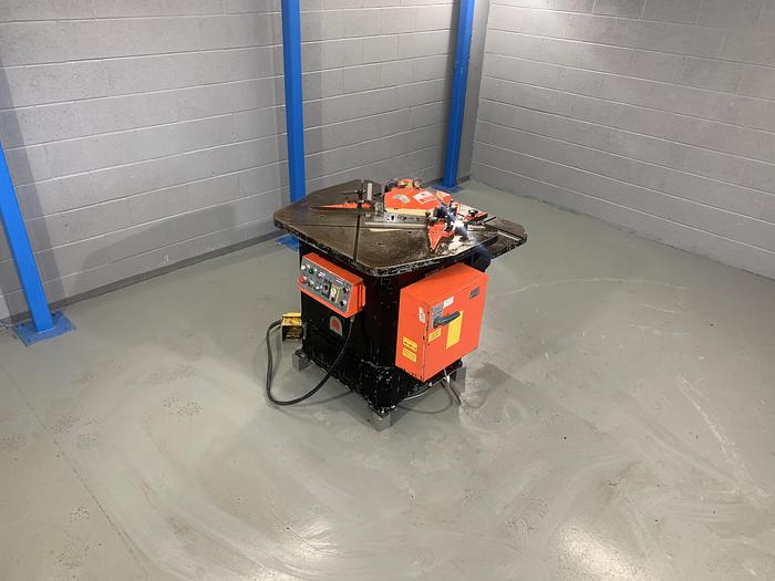 Used AMADA CSW220 station hydraulic 4mm Corner notching machine