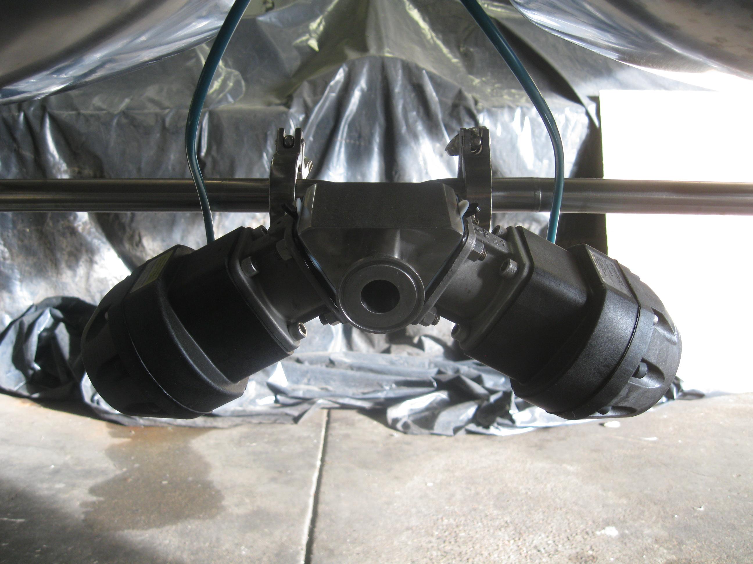 Usado DUAL 15 GALLON JACKETED TANKS ON ROLLING STAND WITH OUTLET VALVES