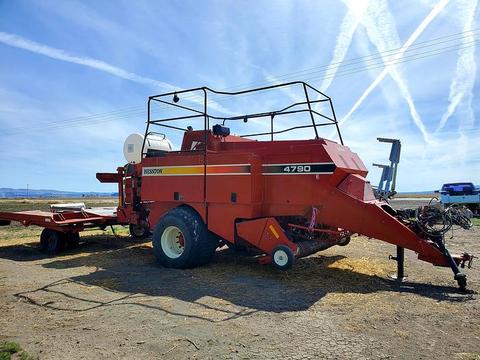 Used Hesston 4790 Baler w/ Accumulator