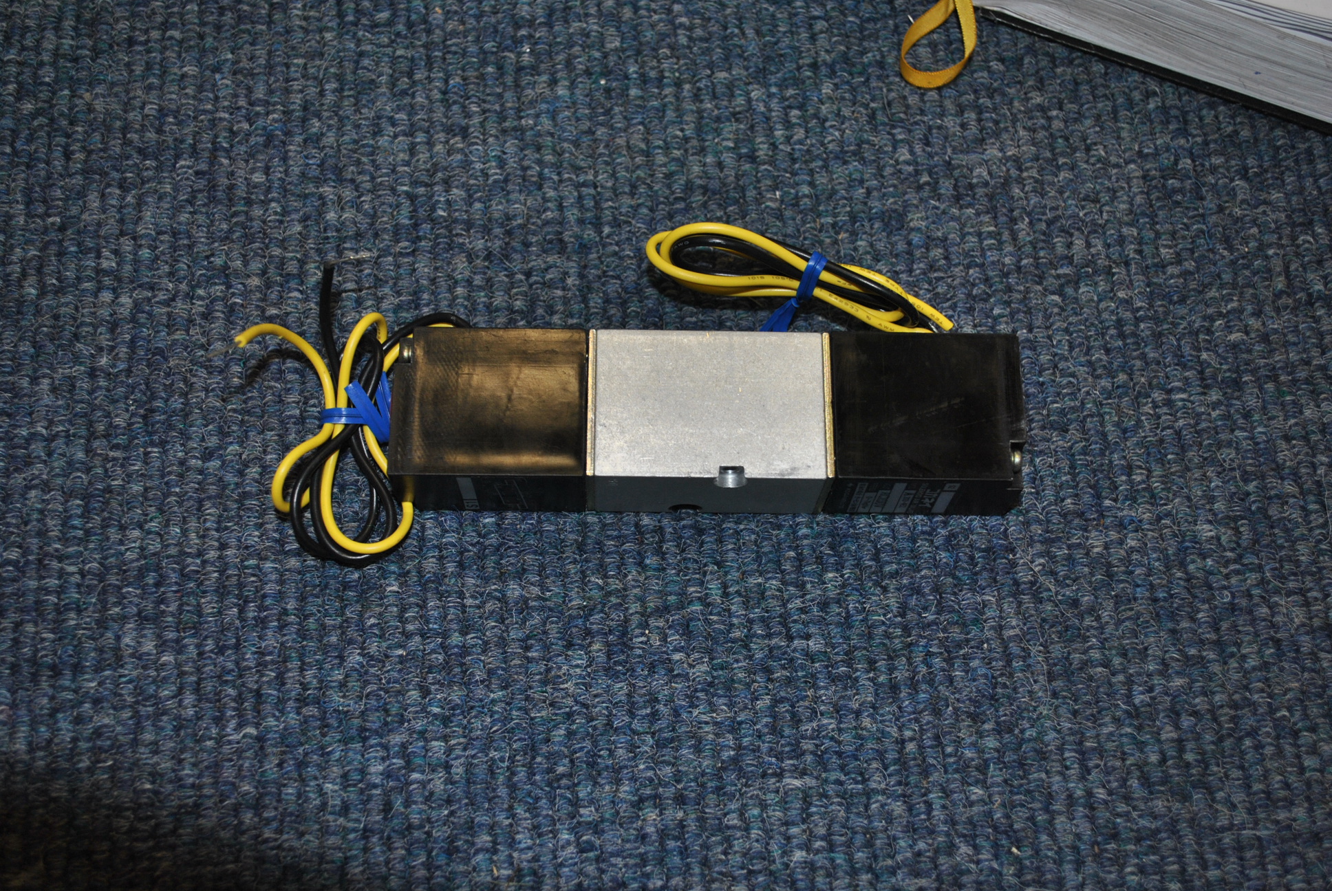 Used Koganei a203-4e2 solenoid air valve ac100V 0~7kgf/cm^2