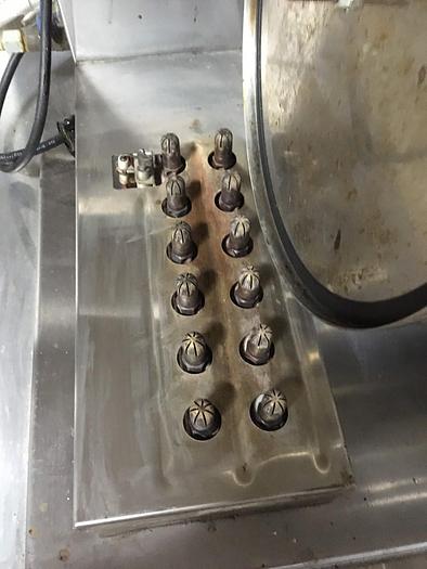 Used GROEN TDH/40 TILTING NAT. GAS 40 QUART TRUNNION KETTLE ON S/S STAND (867)