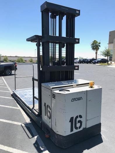 Used 2005 Crown 15SP48TT Furniture Picker