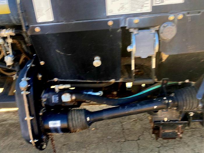 Used 2010 40' MacDon FD70 Draper Header