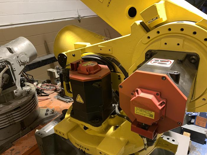 Used FANUC R2000iC/125L 6 AXIS CNC ROBOT WITH R30iB CONTROLLER, IR VISION, 125KG X 3,100 MM H REACH