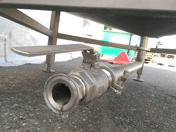 Used 600 gallon Stainless Steel Tank