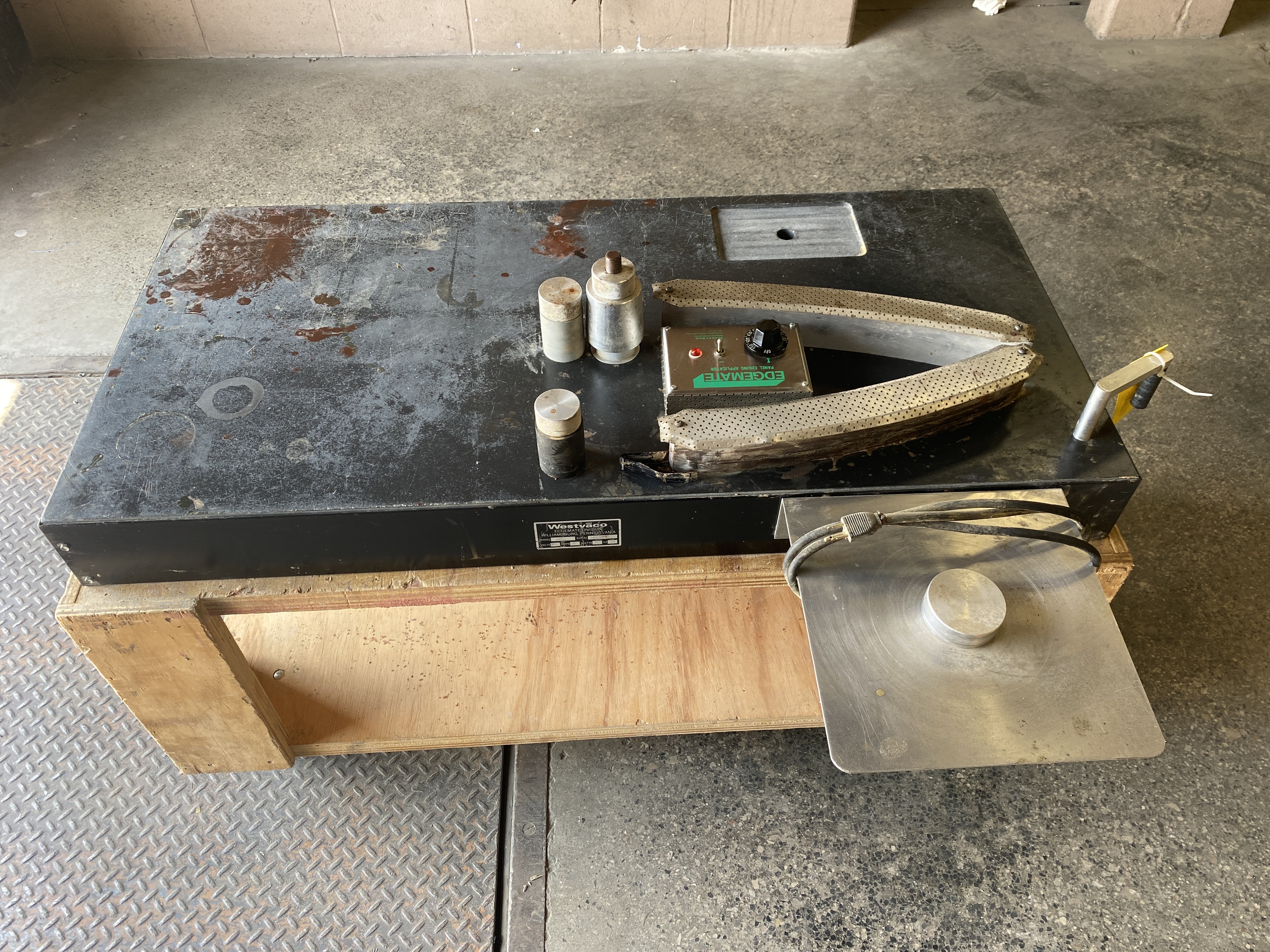 Used WestVaco Edgemate Contour edgebanding machine