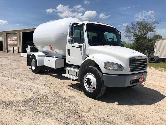 Used 2004 FREIGHTLINER BUSINESS CLASS M2 106 LPG TANK TRUCK