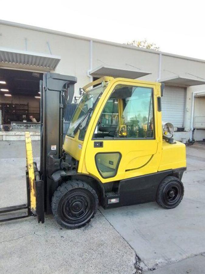 Used 2020 Hyster H80FT w/ Full Cab & Sideshifting Fork Positioner