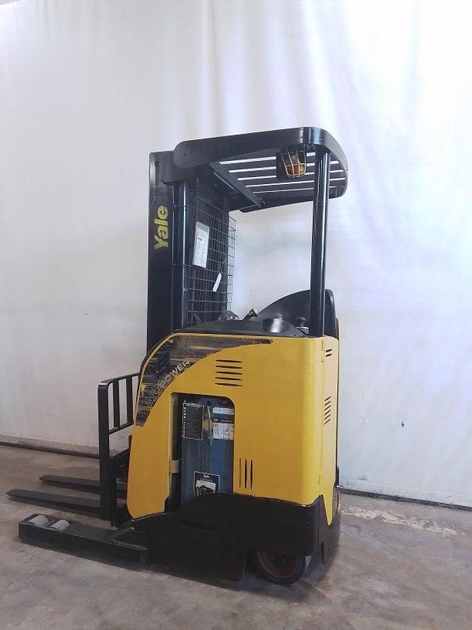 Used 2015 Yale NR040DBNS24TE091 Rider Reach Triple Mast w/ Side Shifter