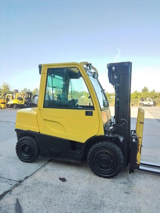 Used 2020 Hyster H80FT w/ Full Cab & Sideshifting Fork Positioner