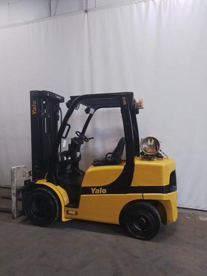 Used 2015 Yale GP060VX Pneumatic Triple Mast w/ Side Shifter