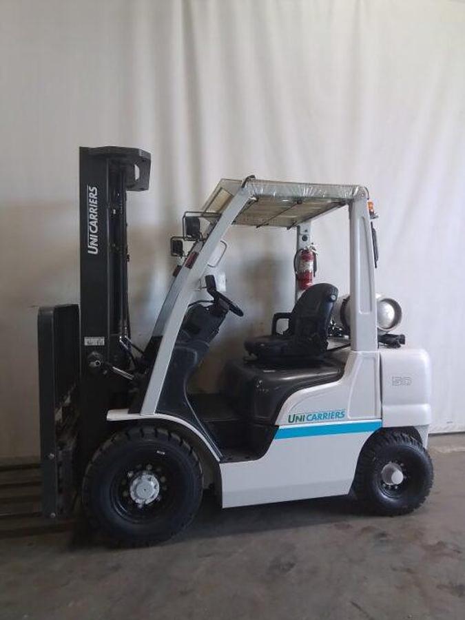 Used 2017 UniCarriers MP1F2A25LV Pneumatic Triple Mast w/ Side Shifter