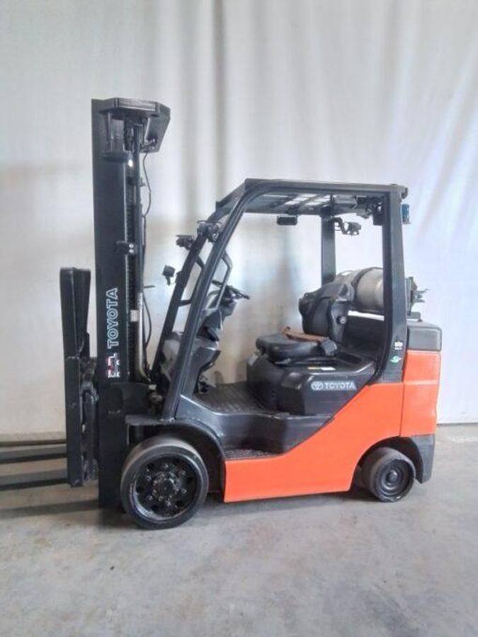 Used 2020 Toyota 8FGCU30 Cushion Triple Mast w/ Side Shifter