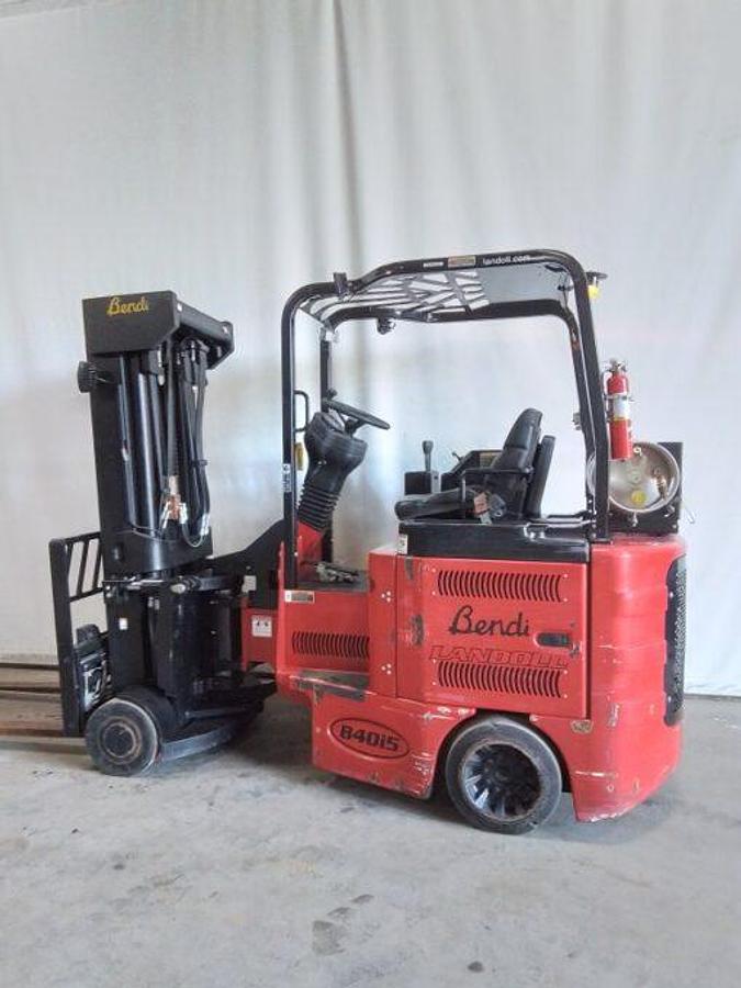 Used 2016 Bendi B40iS Articulating VNA Quad Mast w/ Fork Positioner