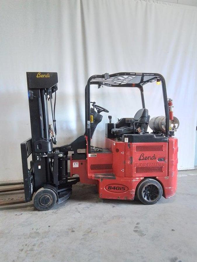 Used 2016 Bendi B40iS Articulating VNA Quad Mast w/ Fork Positioner