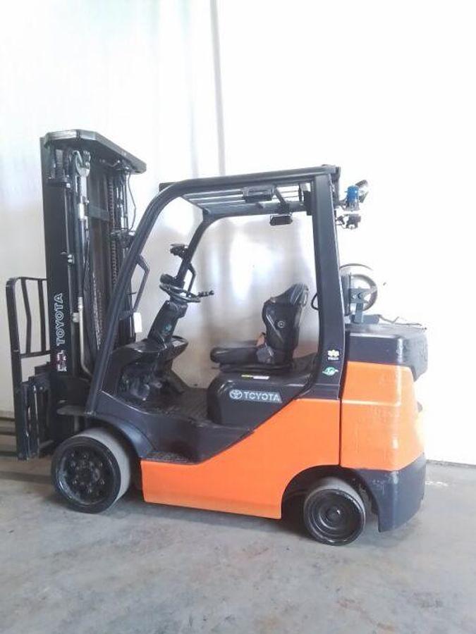 Used 2020 Toyota 8FGCU30 Cushion Triple Mast w/ Side Shifter