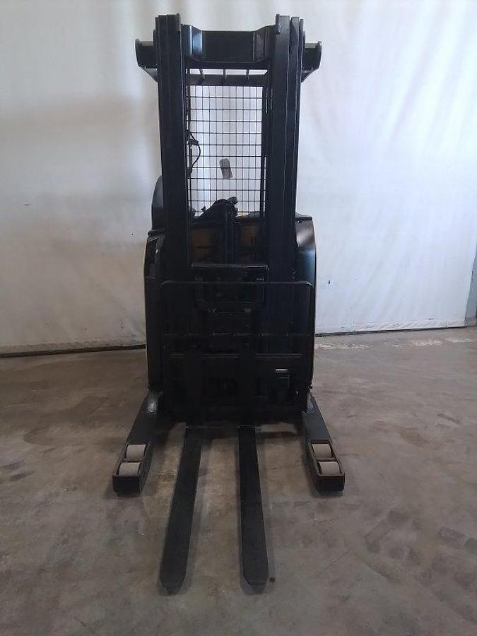 Used 2015 Yale NR040DBNS24TE091 Rider Reach Triple Mast w/ Side Shifter