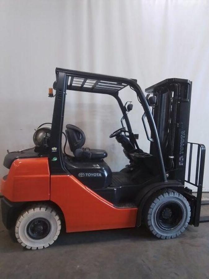 Used 2018 Toyota 8FGU25 Triple Mast w/ Side Shifter