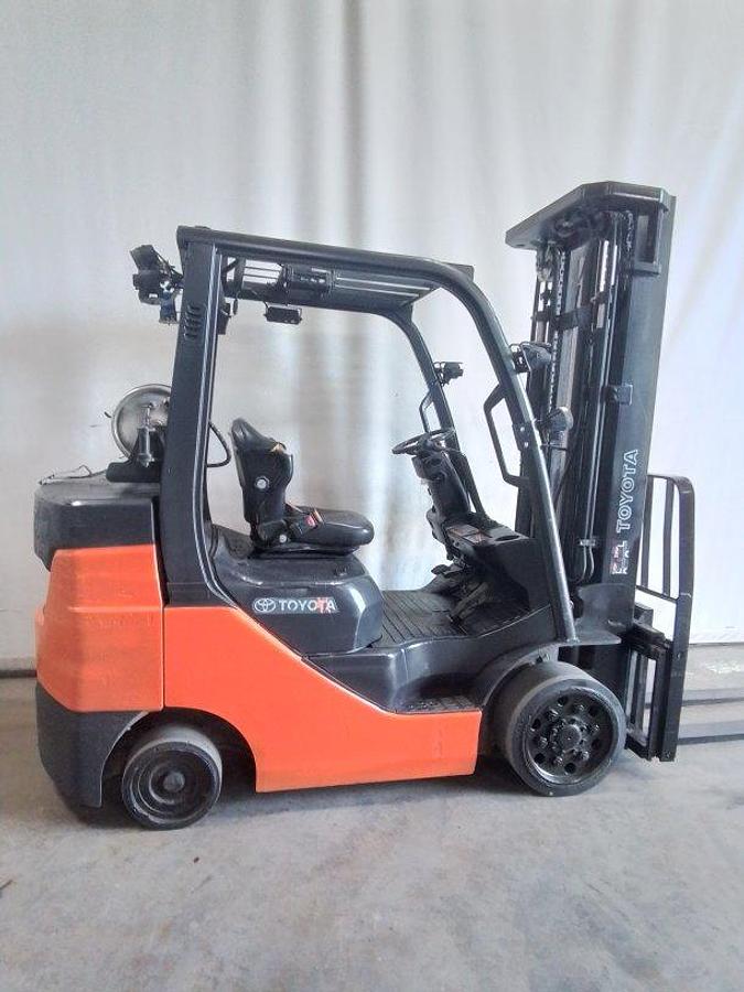 Used 2020 Toyota 8FGCU30 Cushion Triple Mast w/ Side Shifter