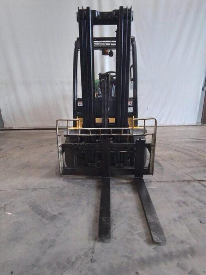 Used 2016 Yale GLP060VXN Triple Mast w/ Side Shifter