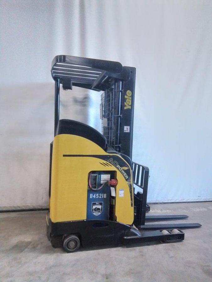 Used 2015 Yale NR040DBNS24TE091 Rider Reach Triple Mast w/ Side Shifter