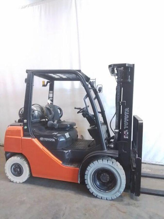 Used 2018 Toyota 8FGU25 Triple Mast w/ Side Shifter