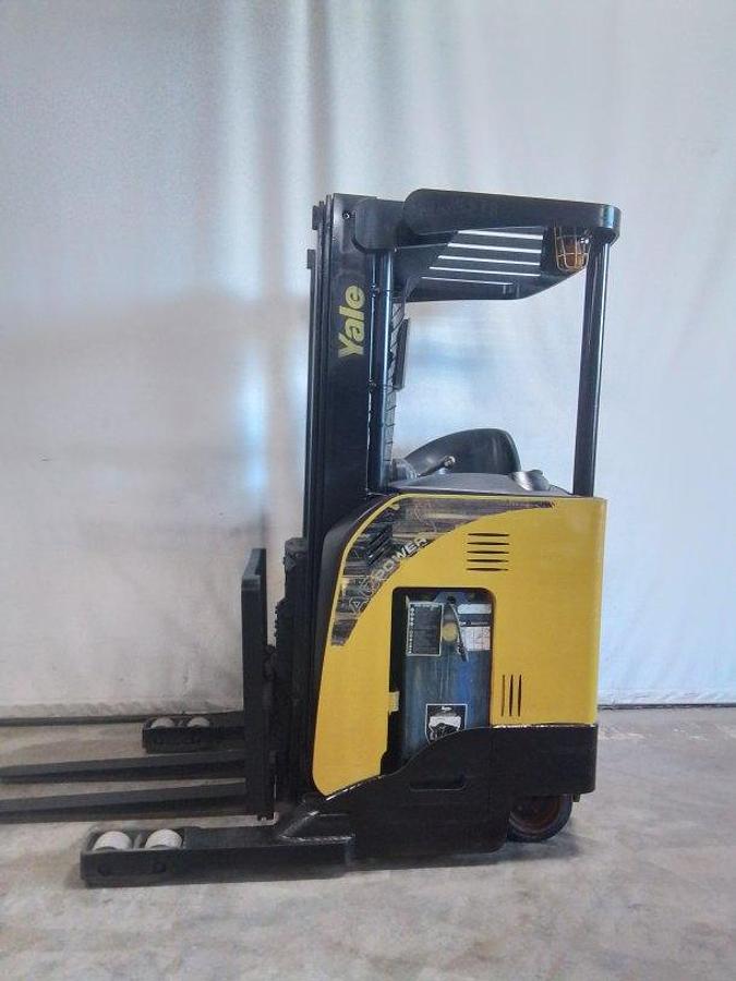 Used 2015 Yale NR040DBNS24TE091 Rider Reach Triple Mast w/ Side Shifter