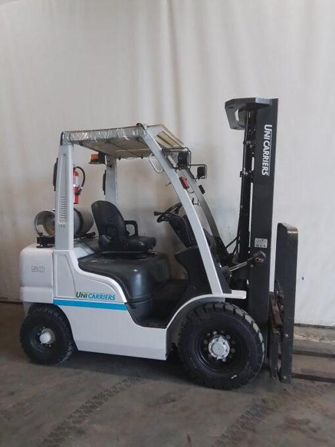 Used 2017 UniCarriers MP1F2A25LV Pneumatic Triple Mast w/ Side Shifter