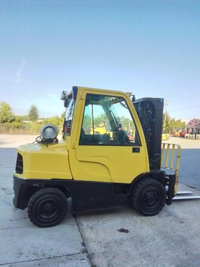 Used 2020 Hyster H80FT w/ Full Cab & Sideshifting Fork Positioner