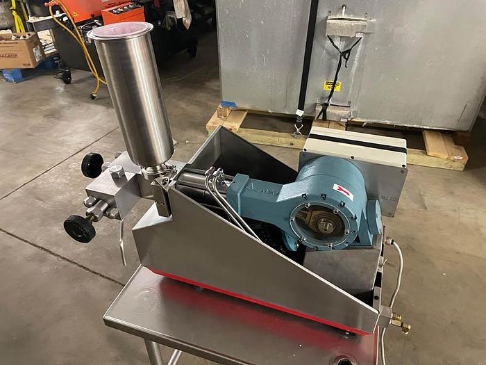 Used APV SYSTEMS 1000 Series 2-Stage Lab Series Homogenizer