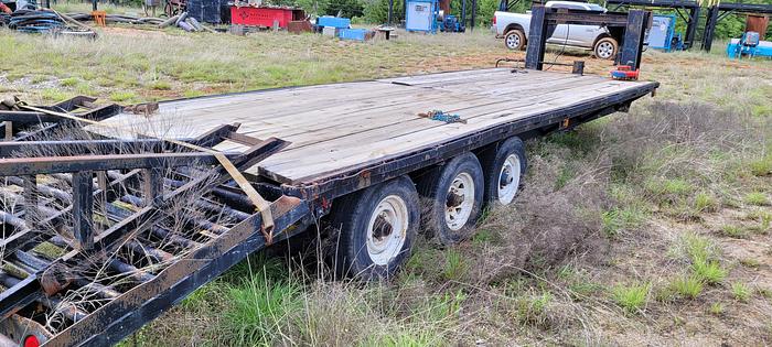 Used Gooseneck Equipment Trailer 3 Axle (21,000 lb)