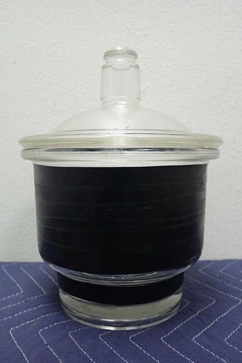 Used Pyrex 8 Inch Diameter Glass Desiccator w/ Lid & Coors Ceramic Plate