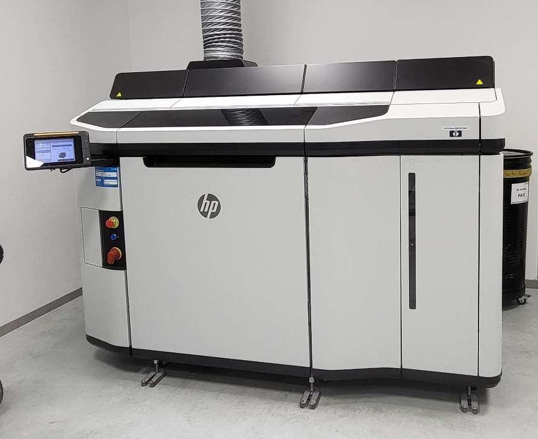 Gebraucht 2019 HP Inc. HP5200 MultiJetFusion mit Processing Station, Build Units und Stapler