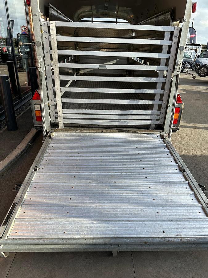 Used 2024 Nugent Livestock Carrier with Decks 14x6 Tri axle