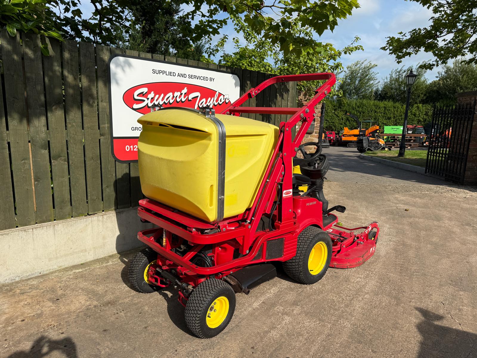 Used Gianni Ferrari PG280DW Ride on Mower