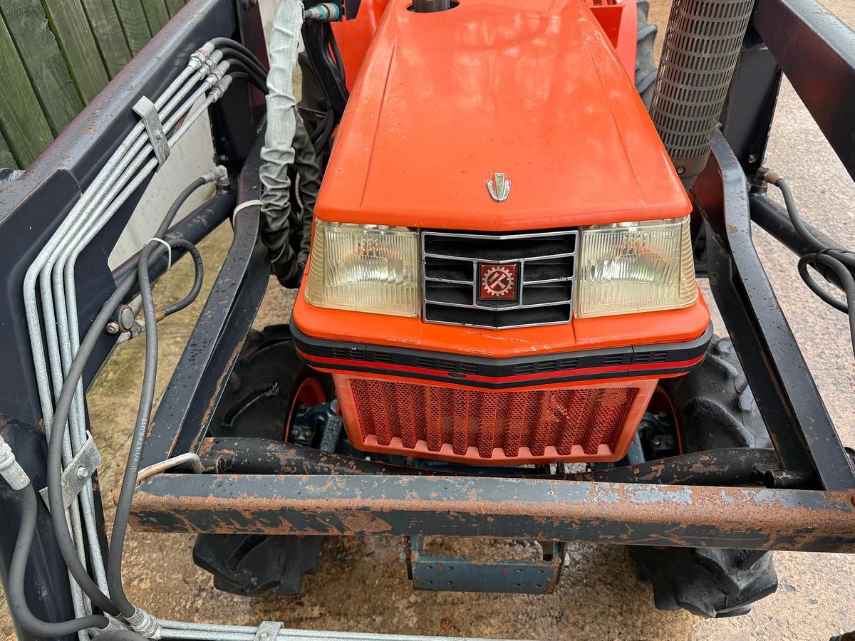 Used Kubota B1550 Compact Tractor paired with SMC Front Loader and Lewis Landlord