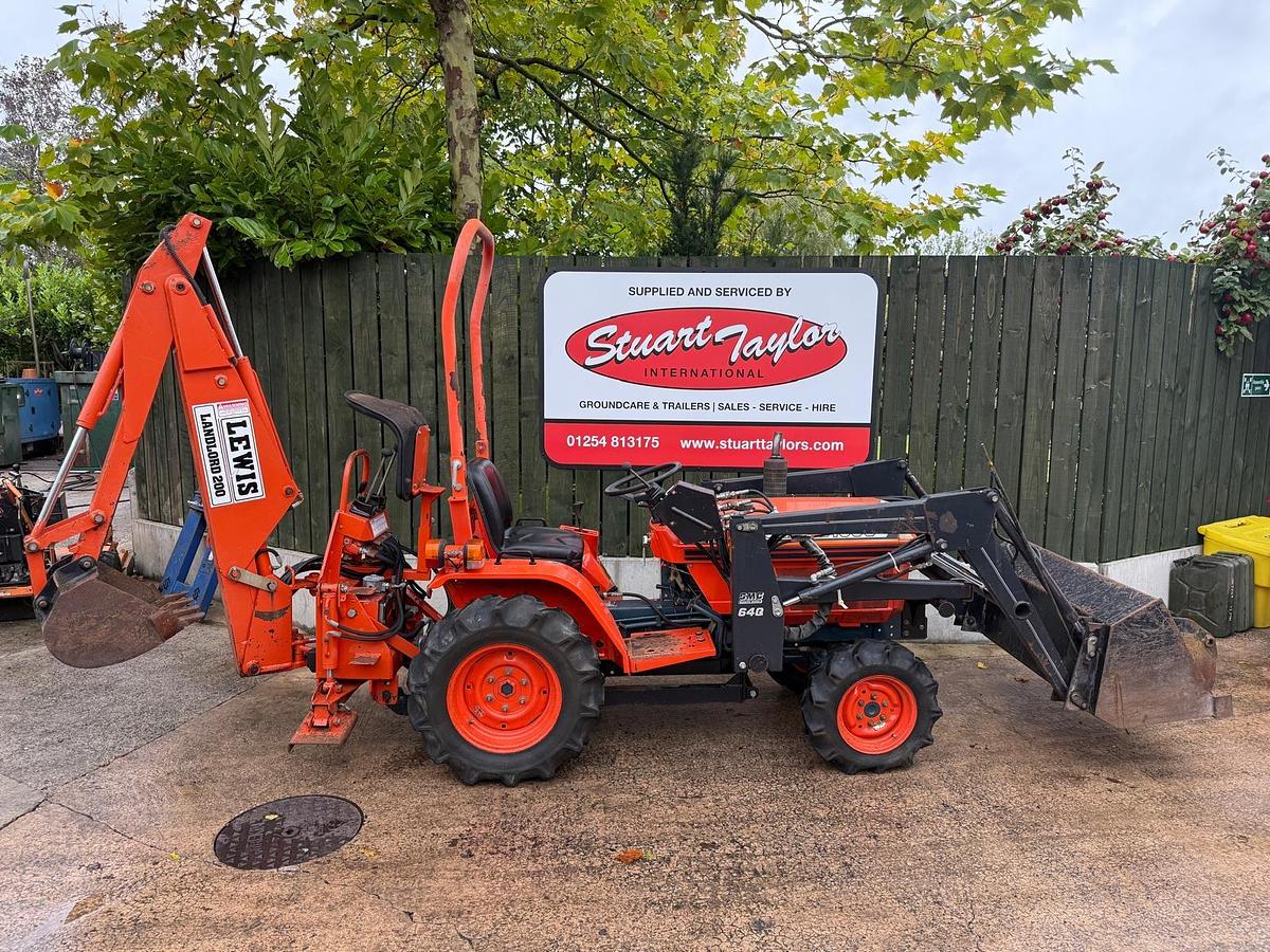 Used Kubota B1550 Compact Tractor paired with SMC Front Loader and Lewis Landlord